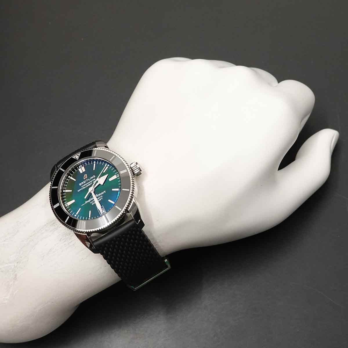 SuperOcean Heritage II AB2010 42mm Date Green Dial Mens