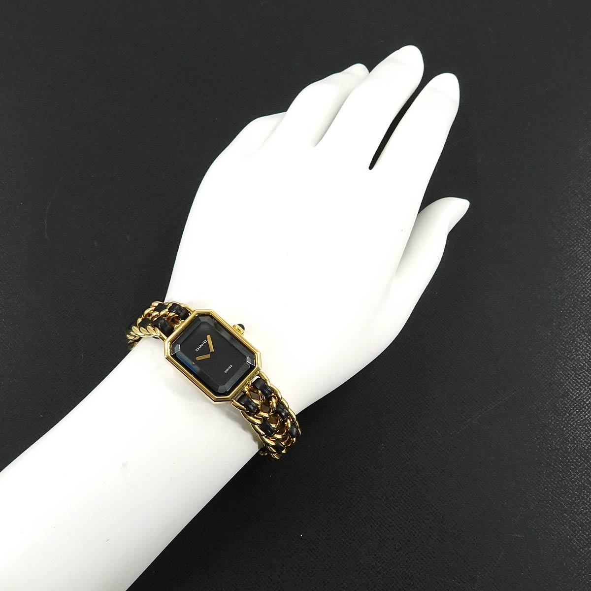 Premiere Size M H0001 Vintage Quartz Black Dial Ladies Watch