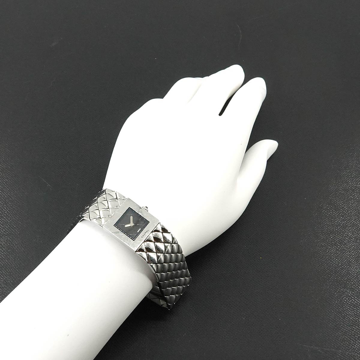 Matelasse H0009 Quartz Black Dial Ladies Wrist Watch