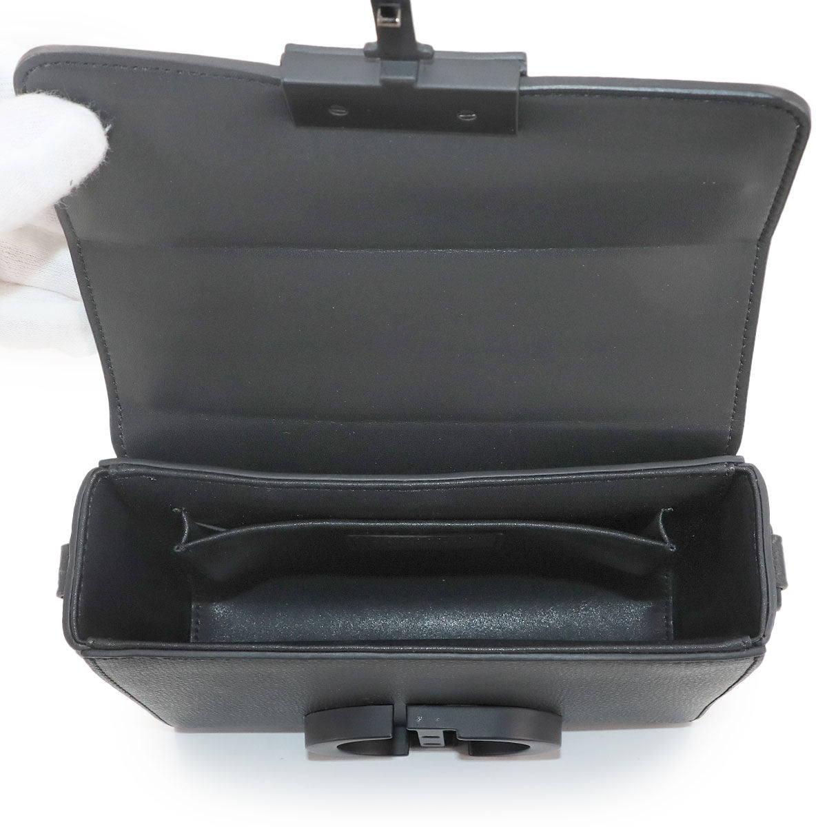 30 Montaigne Box Shoulder Bag Leather Black M9204UMOS