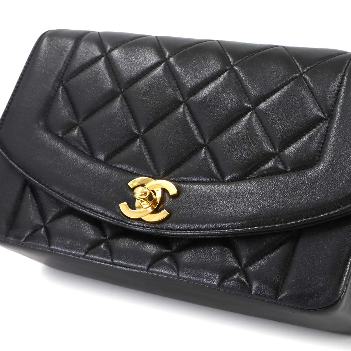 Diana Matelasse 22 Chain Shoulder Bag Leather A01164 Vintage