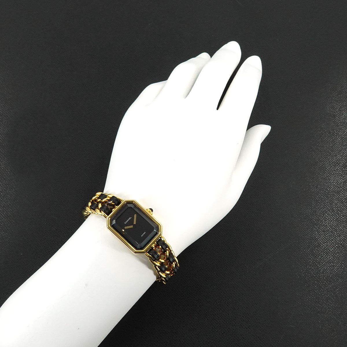 Premiere Size M H0001 Vintage Quartz Black Dial Ladies Watch