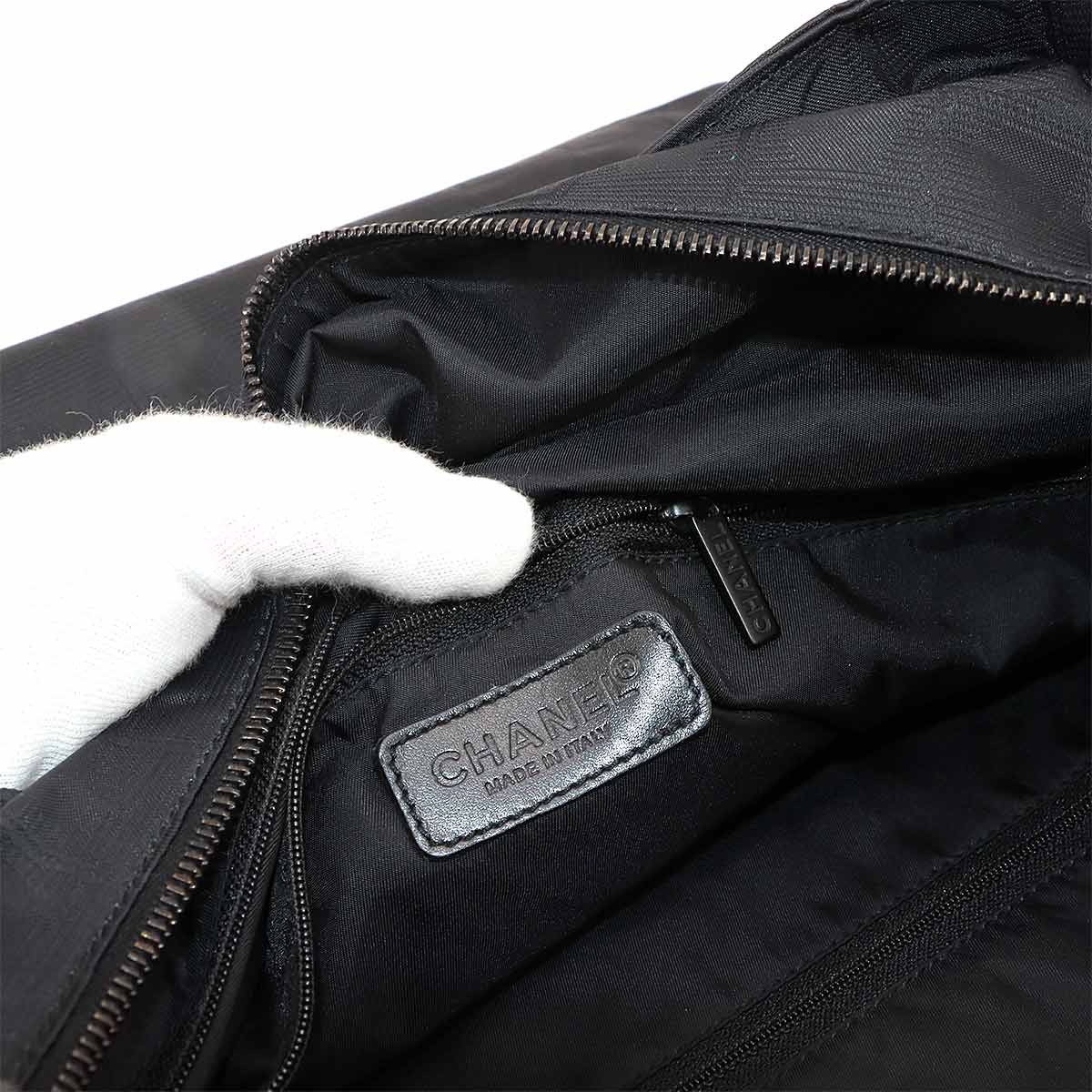 New Travel Line Tote GM Nylon Jacquard Leather Black A15825