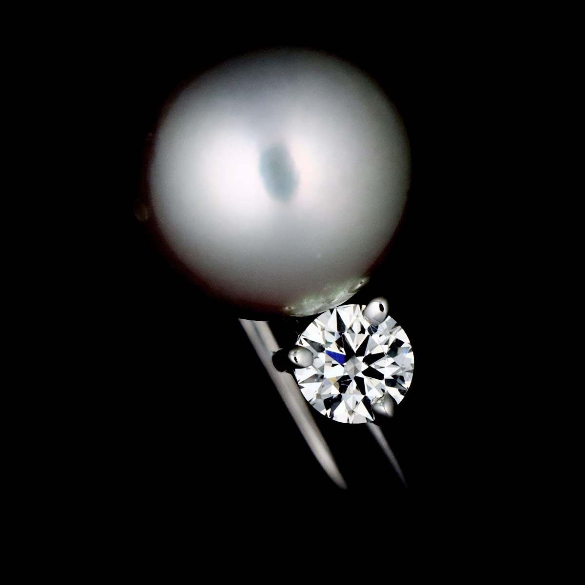 Akoya Pearl 7.6mm Diamond Earrings 18K WG 750