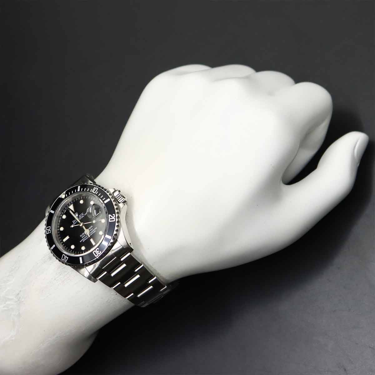 Submariner Date 16610 Serial W Automatic Black Dial Mens Watch