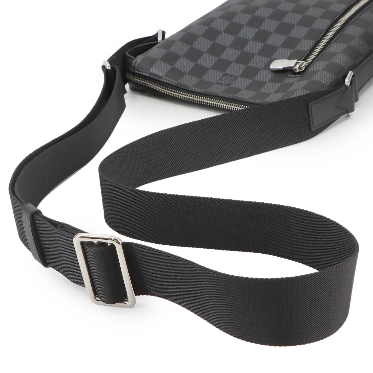 Damier Infini Discovery Messenger Shoulder Bag N40122