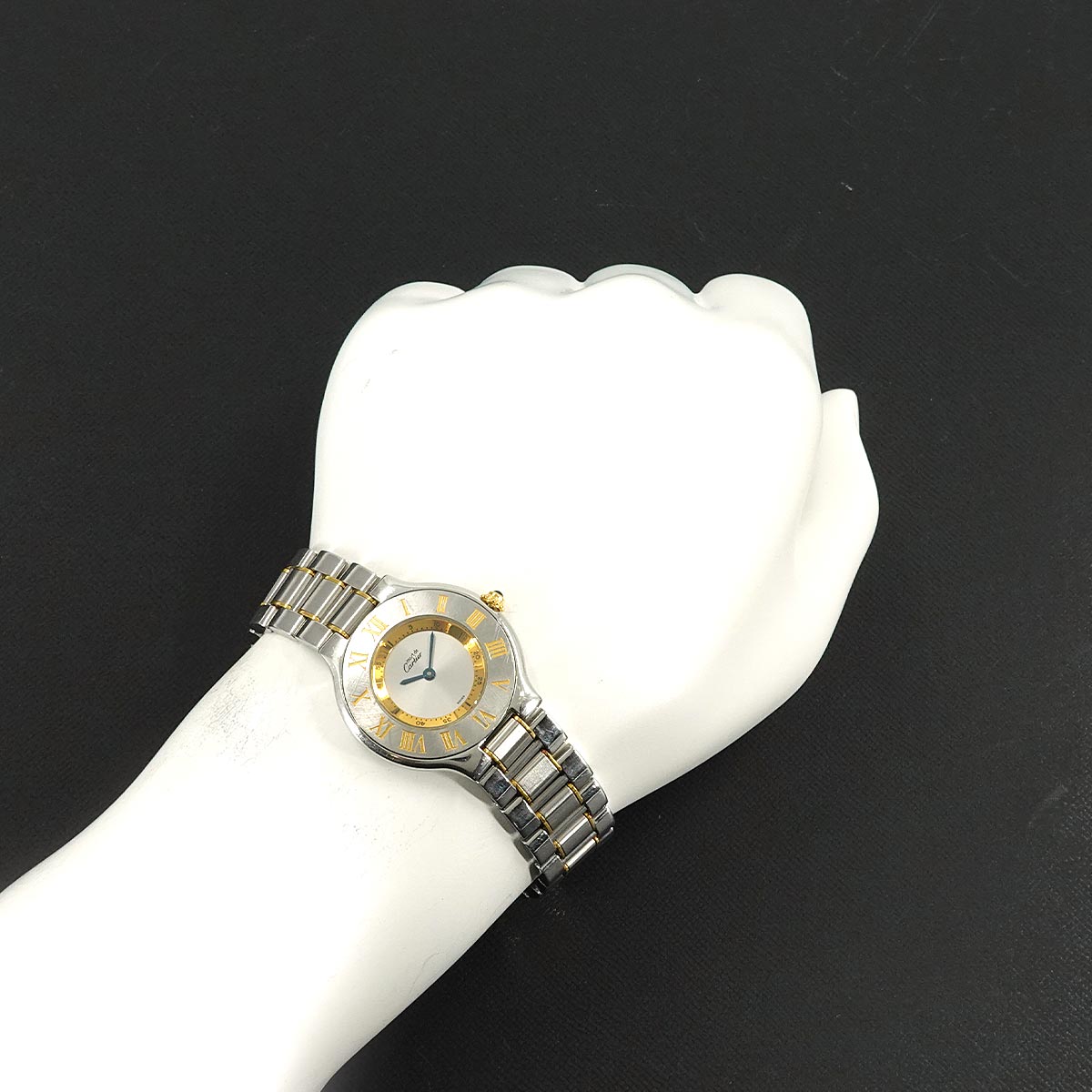 Must 21 Van Thian W10072R6 Quartz Silver Dial Boys Watch