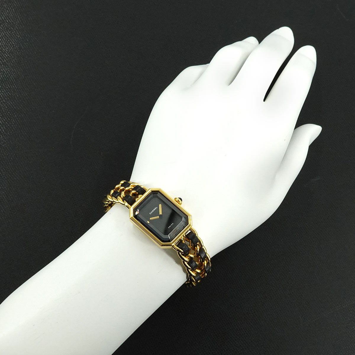 Premiere Size M H0001 Vintage Quartz Black Dial Ladies Watch