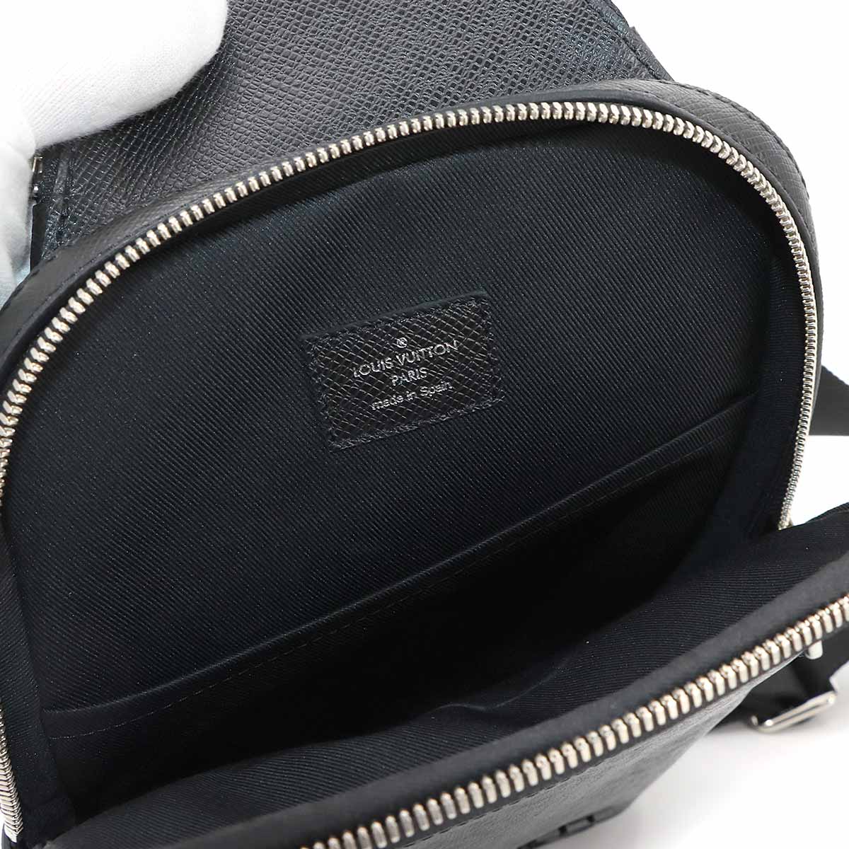 Taiga Avenue Sling Bag Crossbody Bag Black M30863 Purse