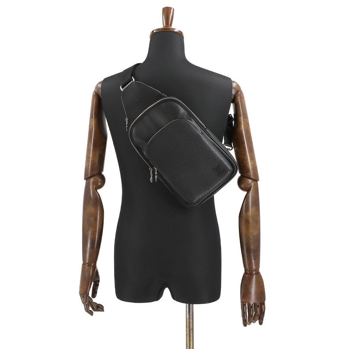 Taiga Avenue Sling Bag Crossbody Bag Black M30863 Purse