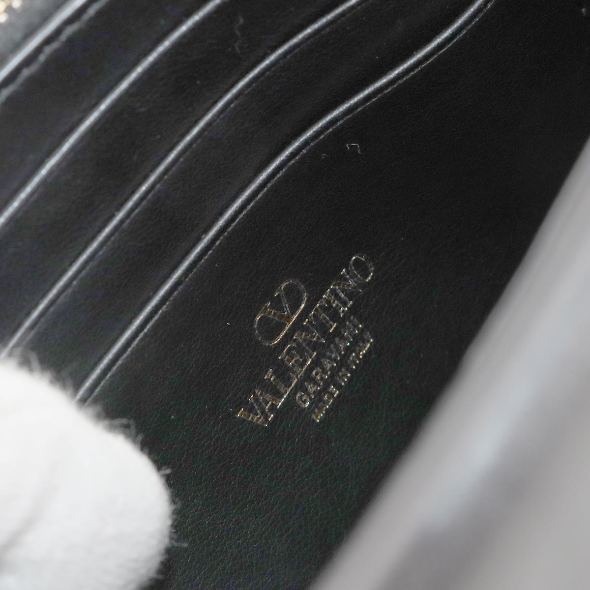 V Logo Chain Shoulder Bag Leather Black