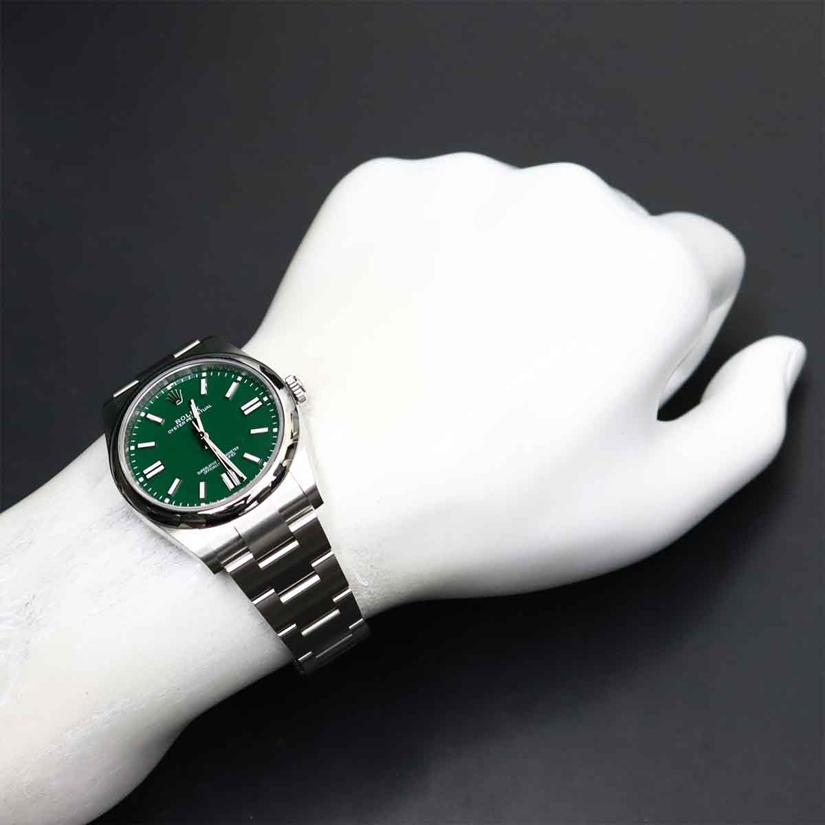 Oyster Perpetual 124300 Serial Random Automatic Green Dial