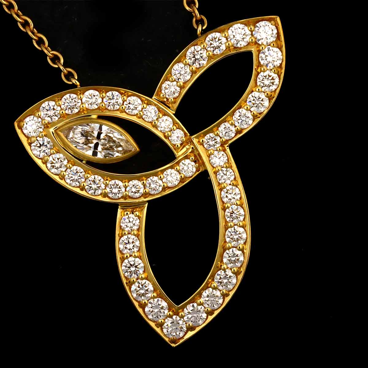 Lily Cluster Diamond Necklace 18K Yellow Gold 750