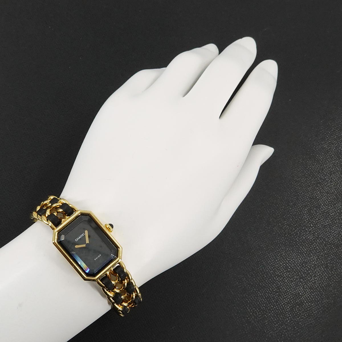 Premiere Size L H0001 Vintage Quartz Black Dial Ladies Watch