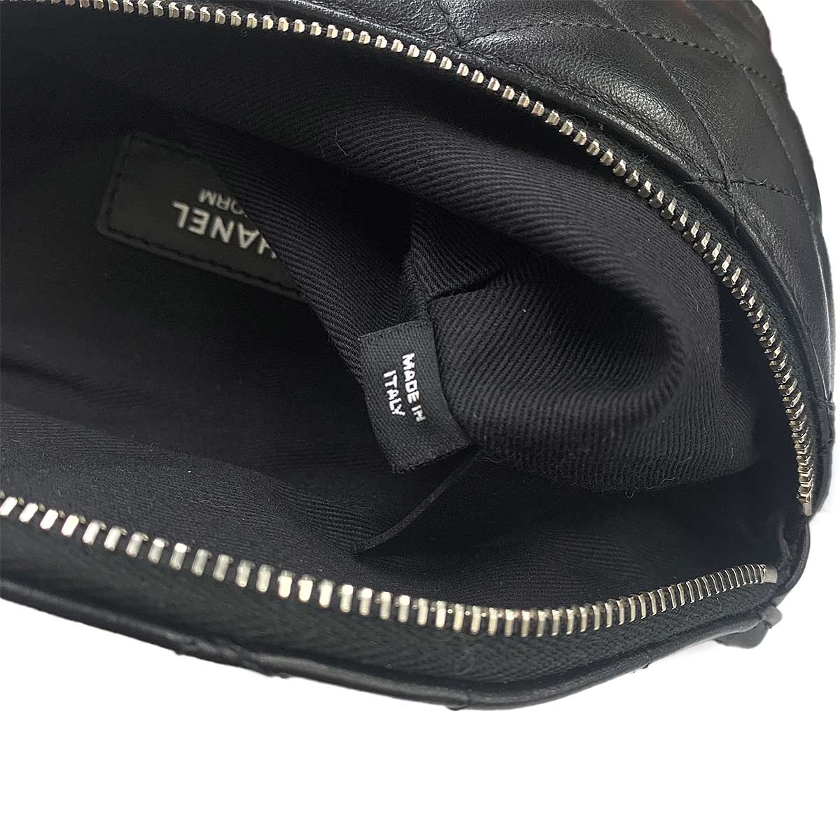 Matelasse Uniform Waist Crossbody Bag Leather Black