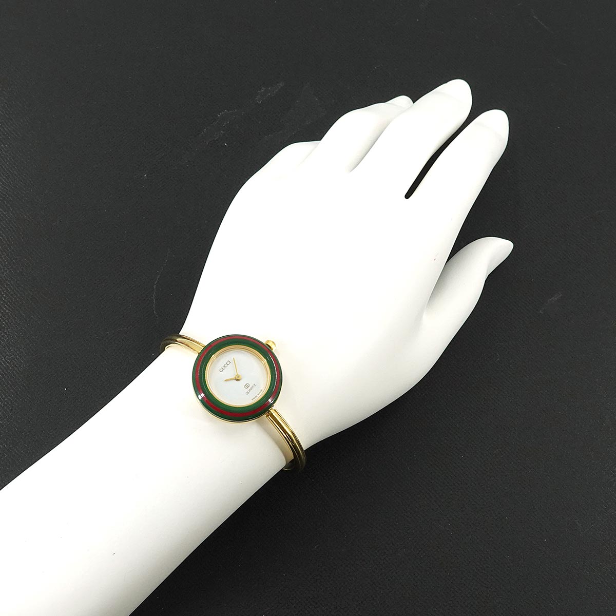 Change Bezel 1100L Bangle Watch Quartz White Dial Ladies