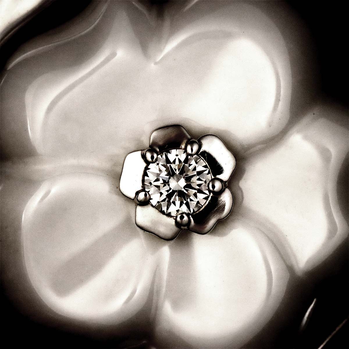 Camellia Diamond Ceramic Bracelet 18K White Gold 750