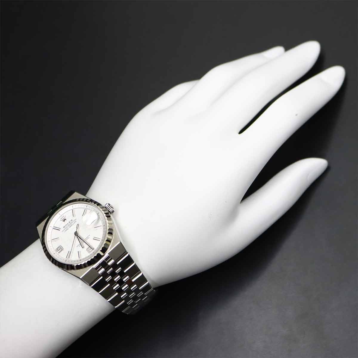 Land Dwellew 36 127234 Serial Random Automatic 750WG Mens Watch