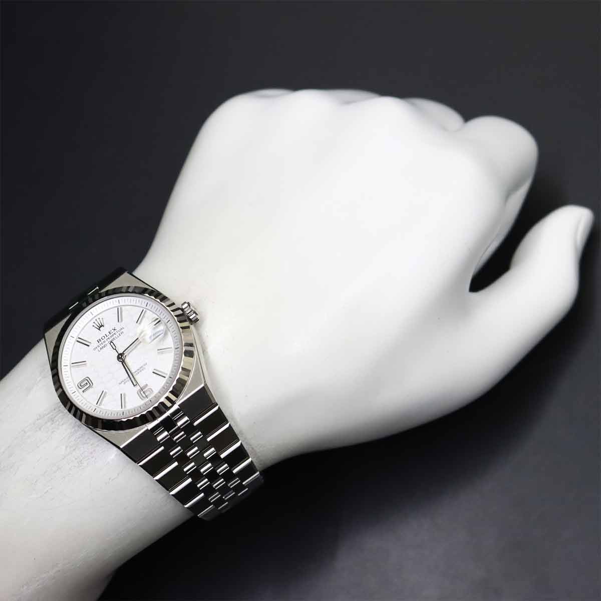 Land Dwellew 40 127334 Serial Random Automatic 750WG Mens Watch