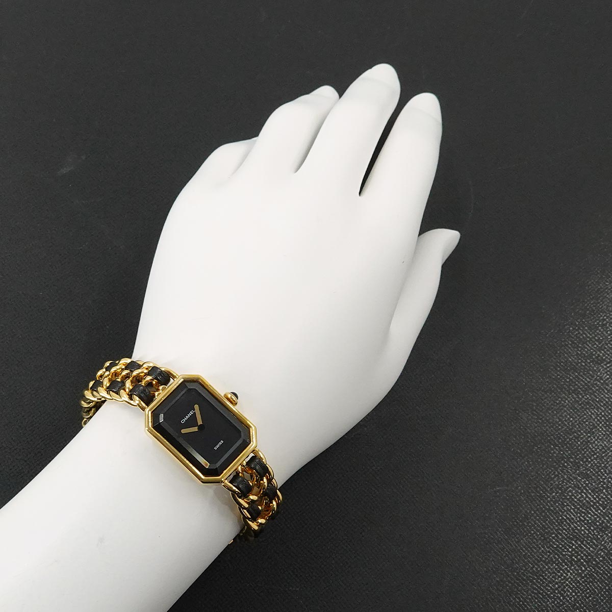 Premiere Size S H0001 Vintage Quartz Black Dial Ladies Watch