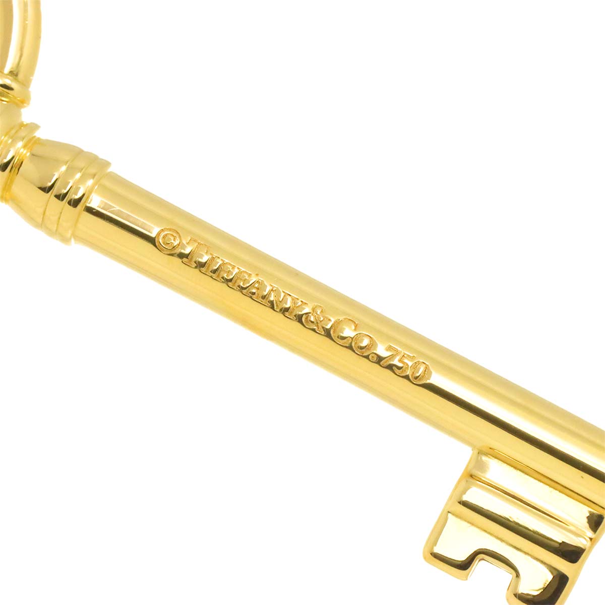 Oval Key Pendant Top 18K Yellow Gold 750