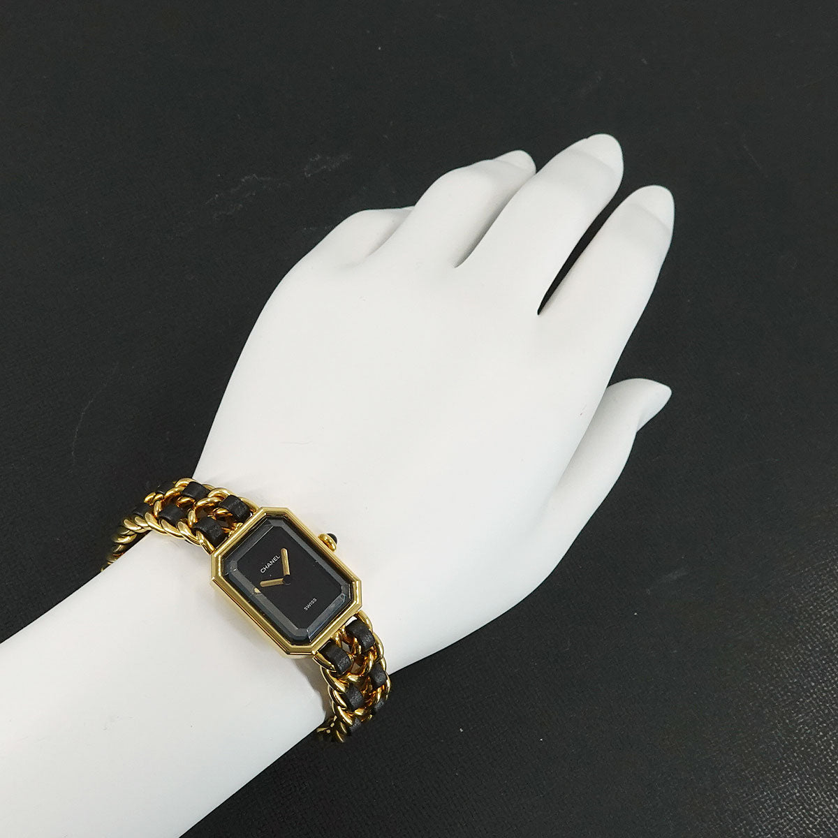 Premiere Size M H0001 Vintage Quartz Black Dial Ladies Watch