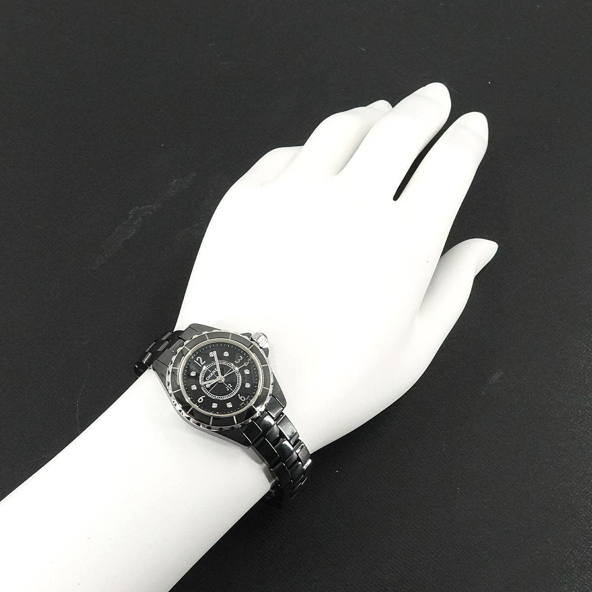 J12 29mm H2685 8P Diamond Quartz Black Dial Ladies Watch