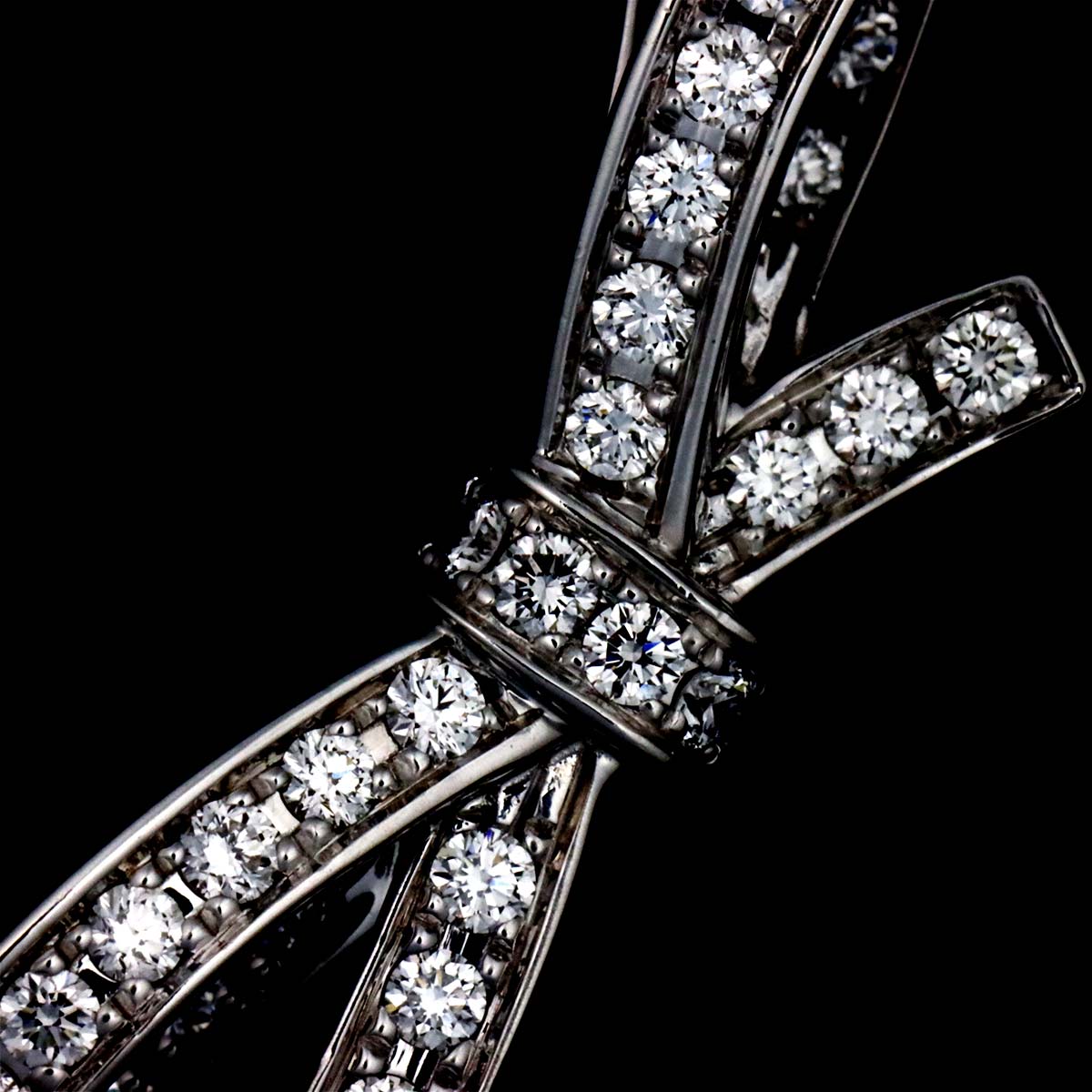 Ruban Diamond Necklace 18K White Gold 750