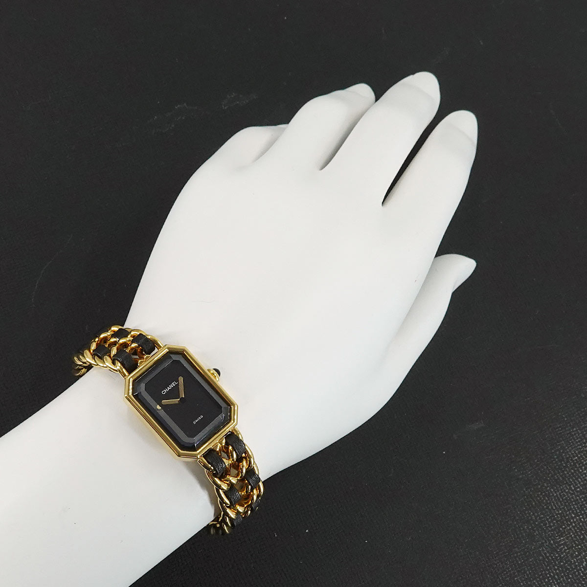 Premiere Size M H0001 Vintage Quartz Black Dial Ladies Watch