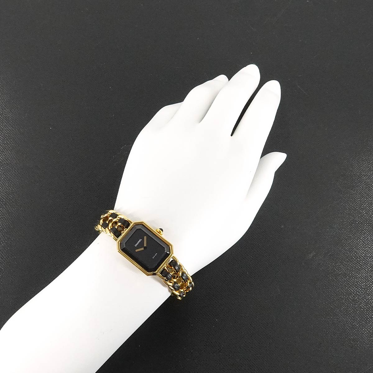 Premiere Size S H0001 Vintage Quartz Black Dial Ladies Watch