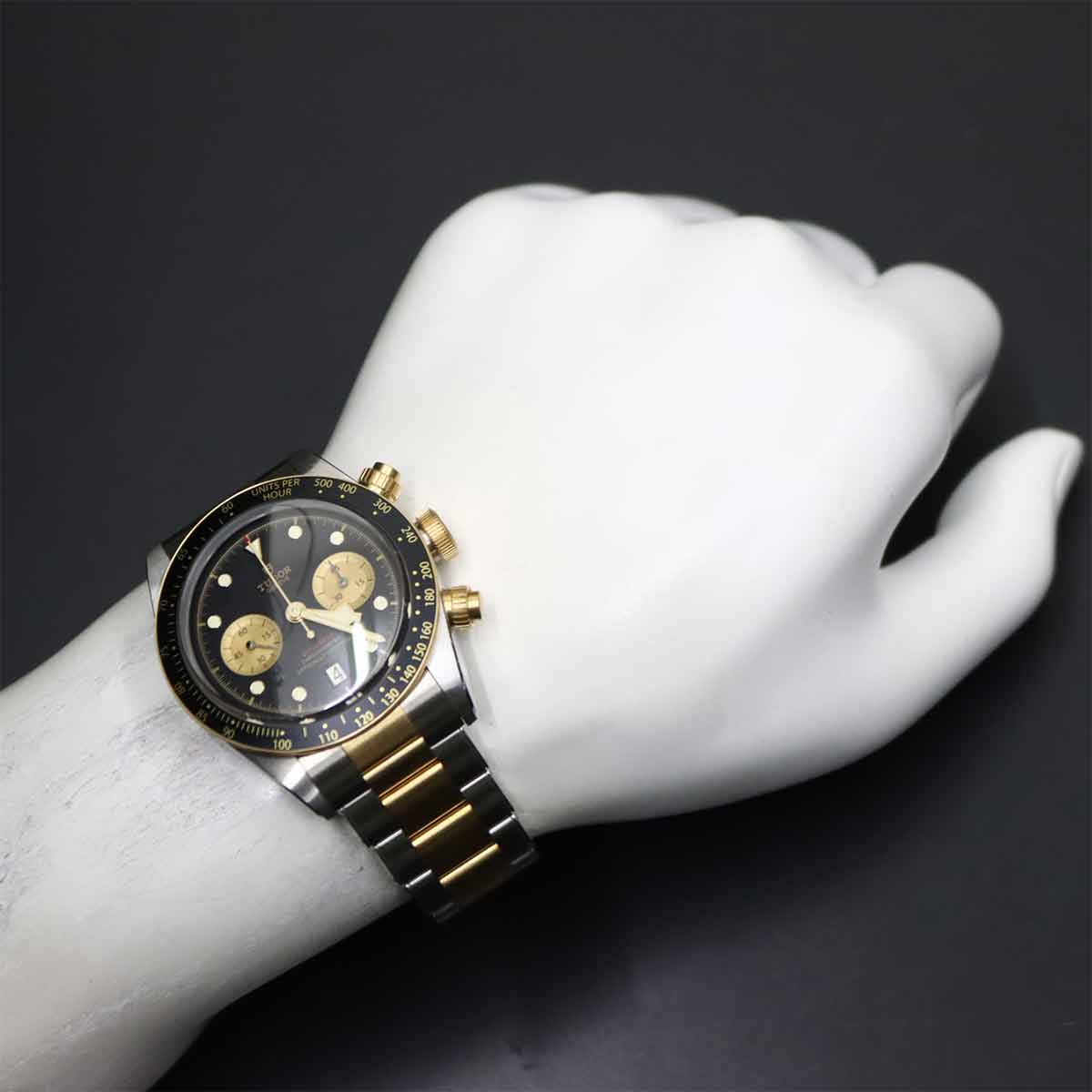Heritage Black Bay 79363N Date Automatic Black Dial YG Watch