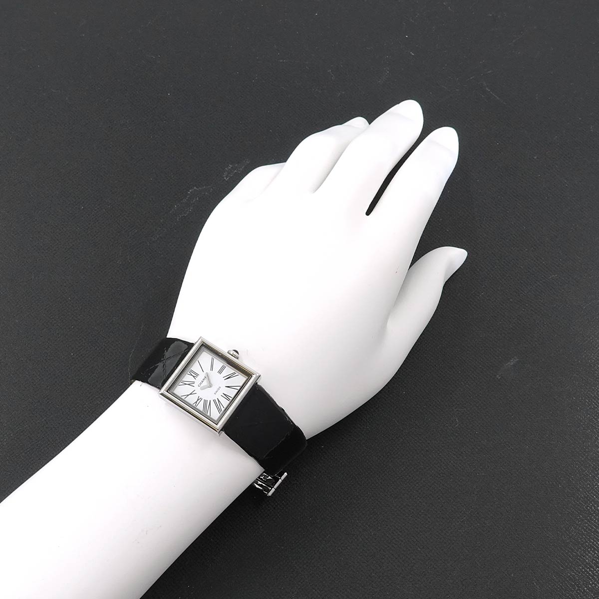 Mademoiselle H0572 Quartz White Dial Ladies Watch