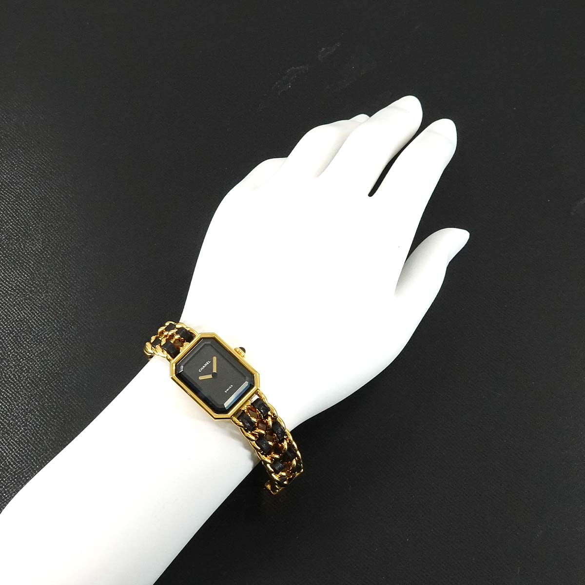Premiere Size S H0001 Vintage Quartz Black Dial Ladies Watch