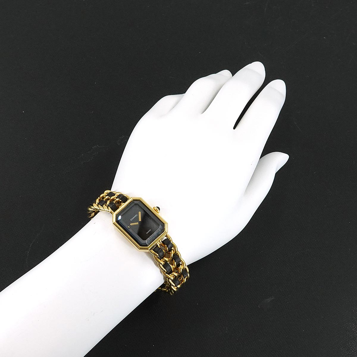 Premiere Size M H0001 Vintage Quartz Black Dial Ladies Watch