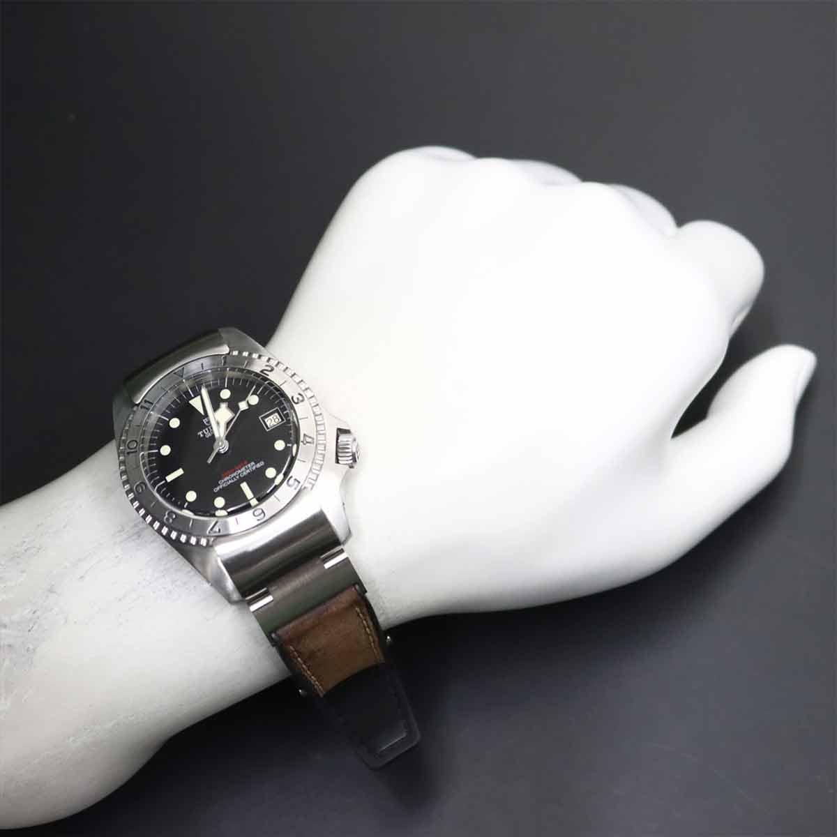 Black Bay P01 70150 Automatic Date Black Dial Mens Watch