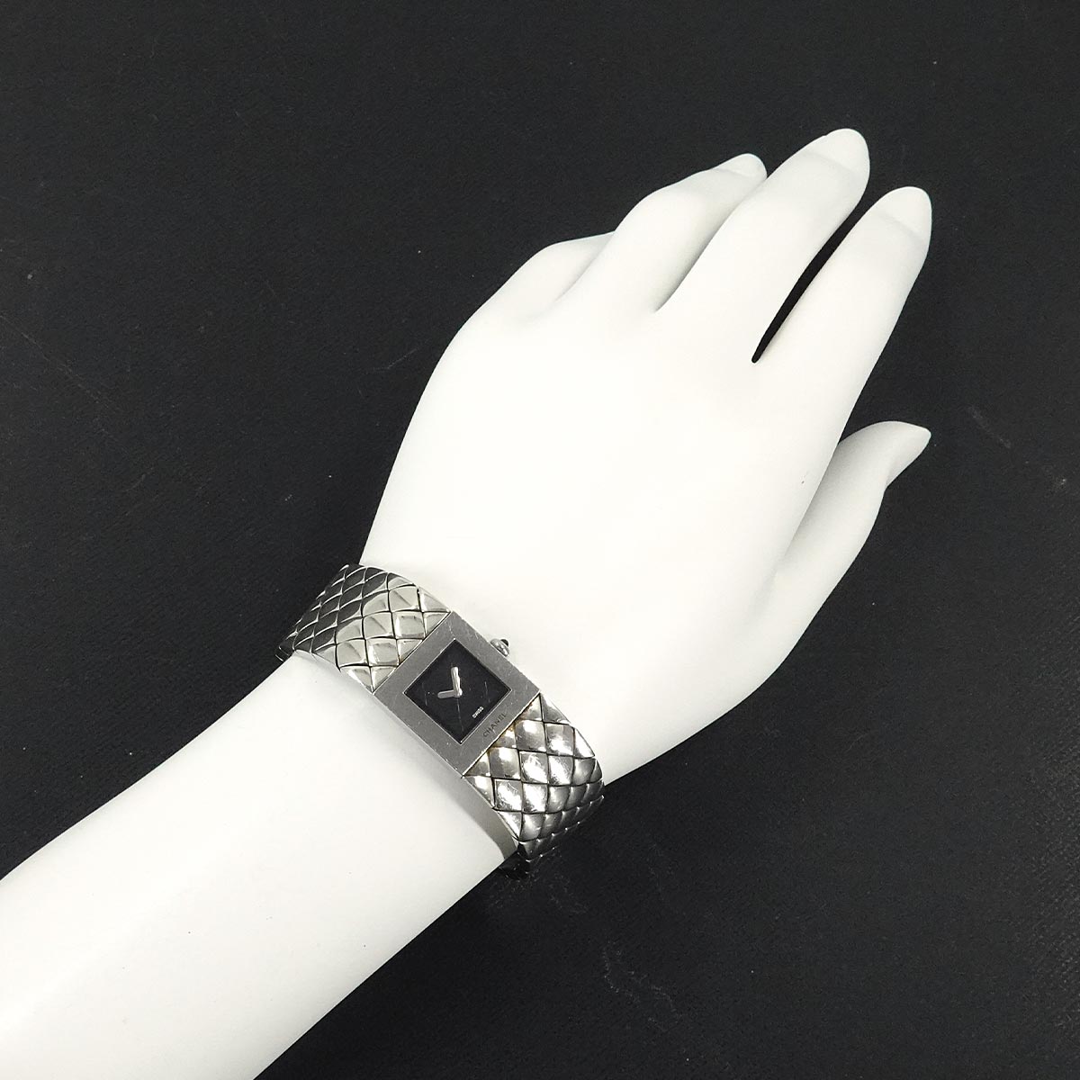 Matelasse H0009 Quartz Black Dial Ladies Wrist Watch