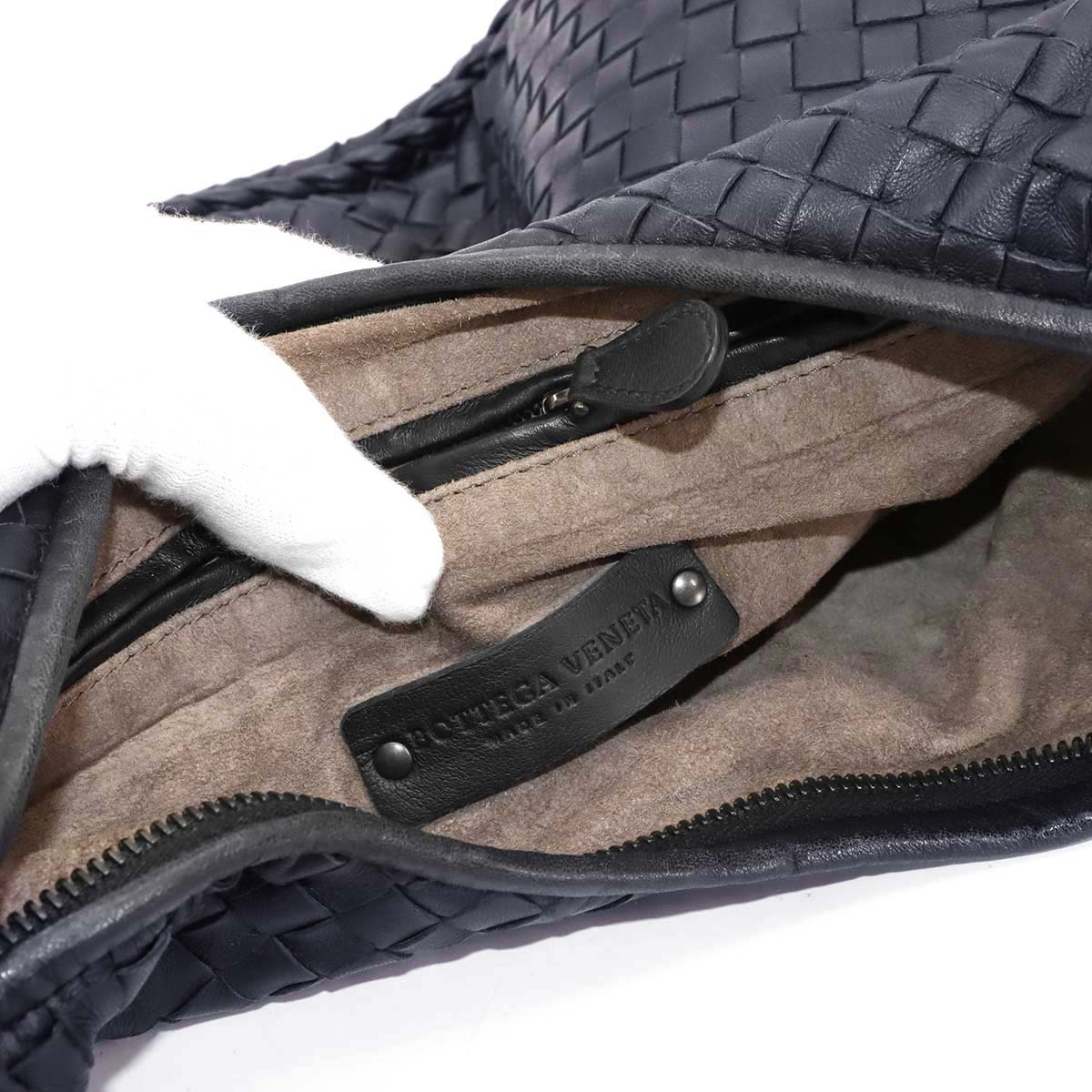 Intrecciato Shoulder Bag Leather Navy 115653