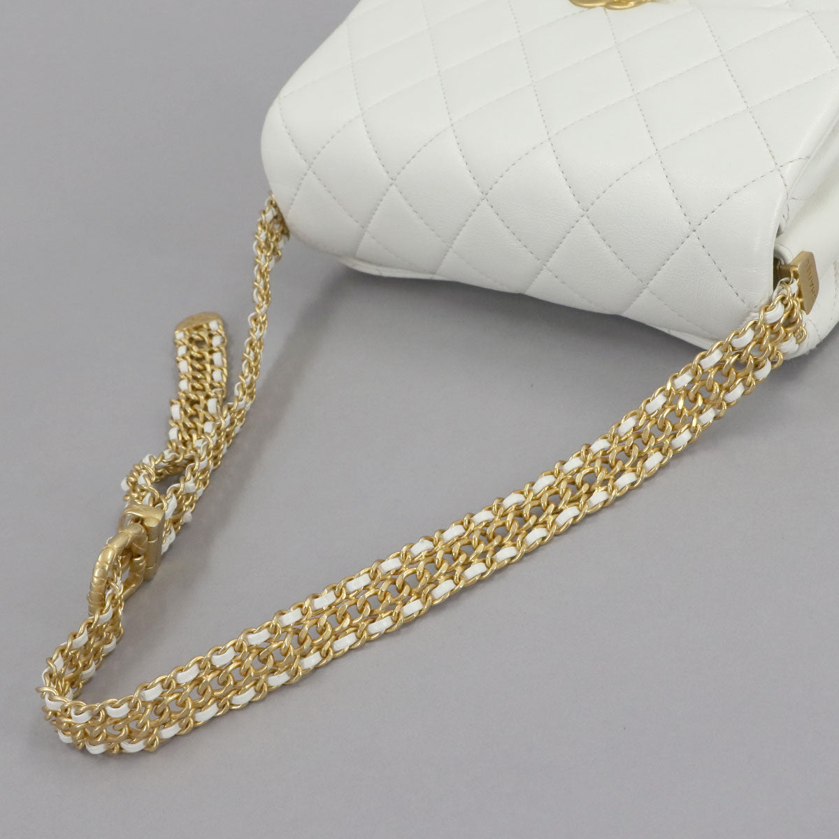 Matelasse Chain Shoulder Bag Leather White Purse