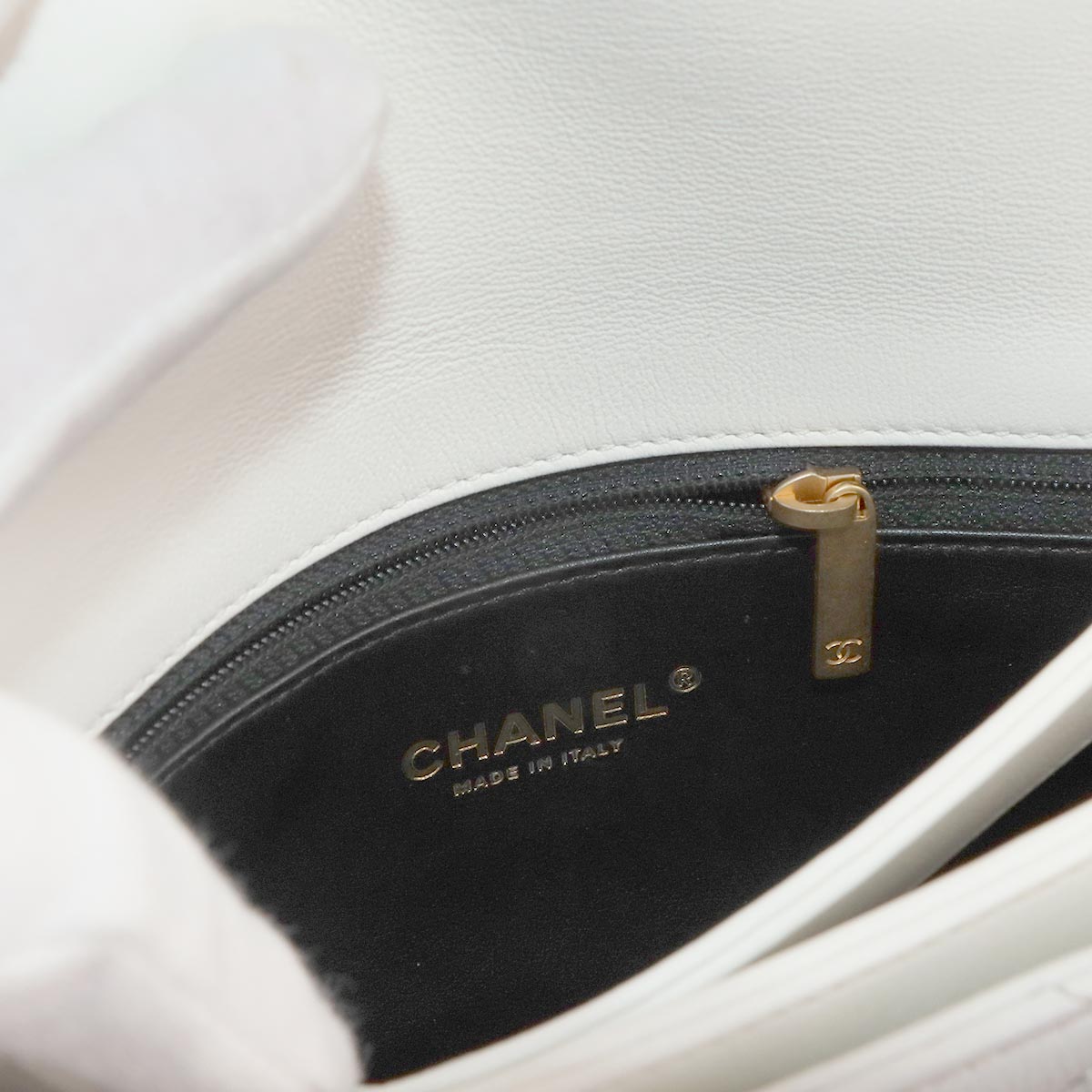 Matelasse Chain Shoulder Bag Leather White Purse