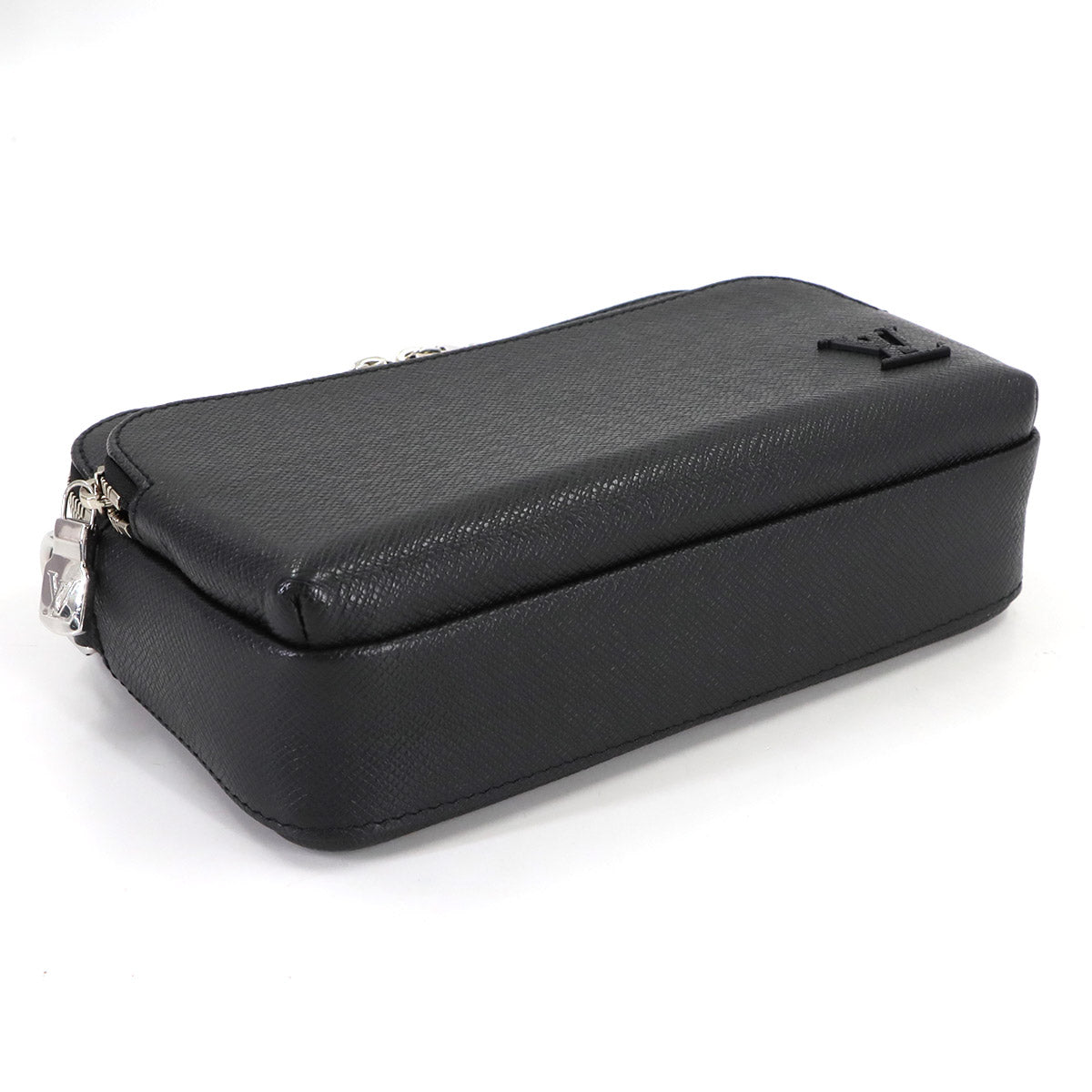 Taiga Avenue Messenger Shoulder Bag Black M11657