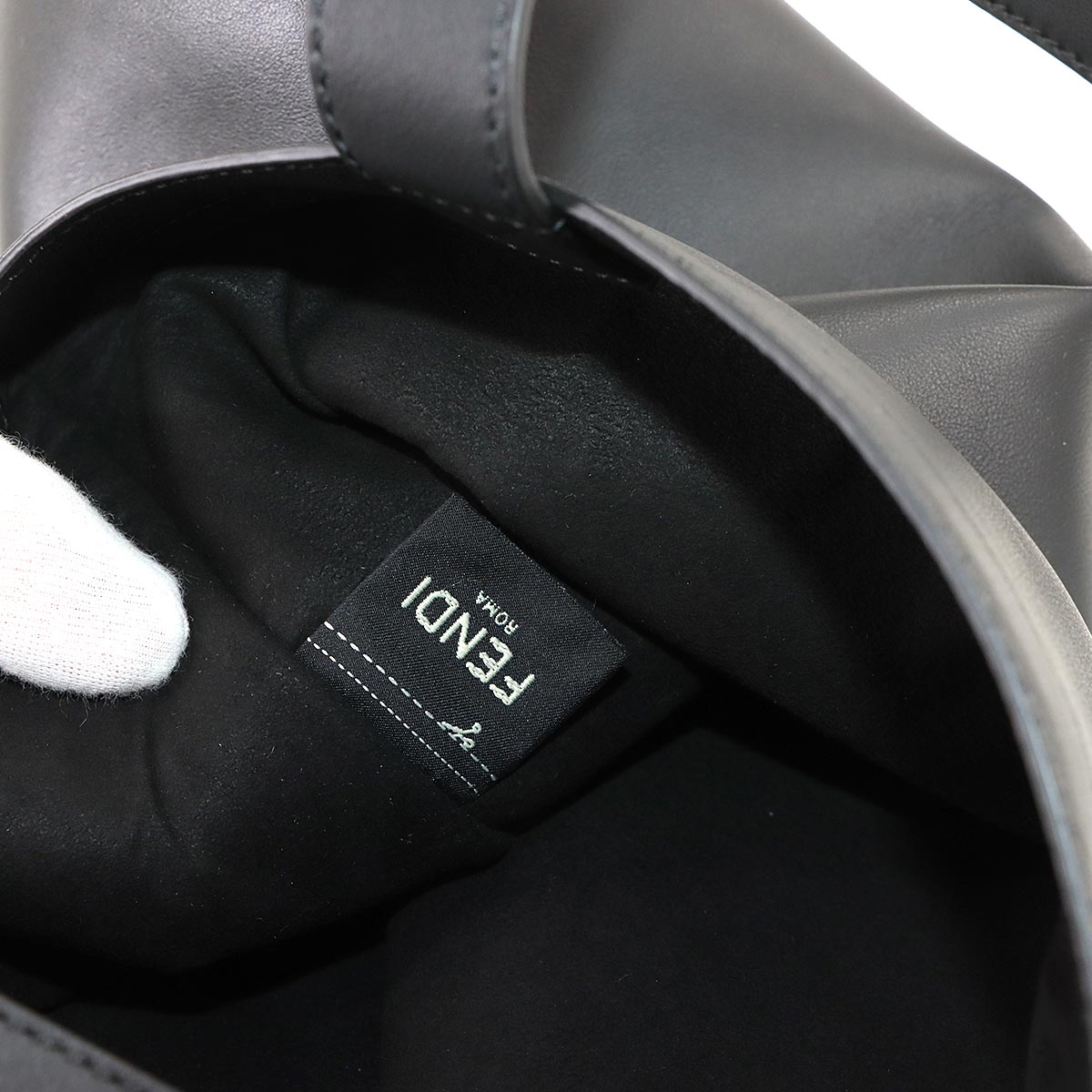 Embossed Logo Tote BagLeather Black 7VA538 Purse