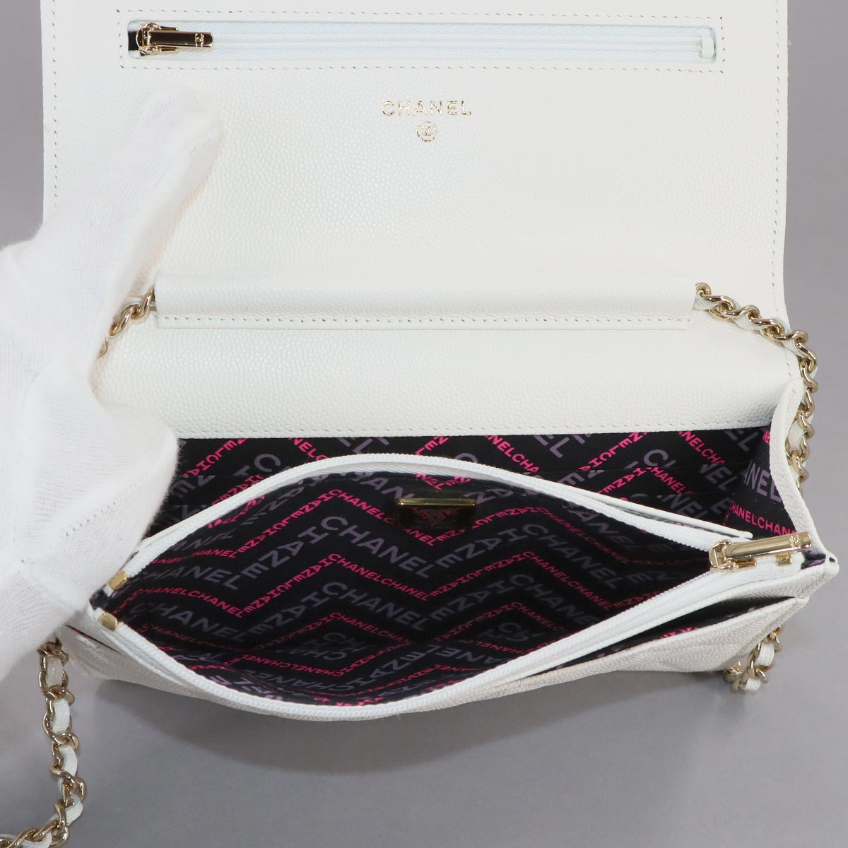 Matelasse Chain Wallet Leather White