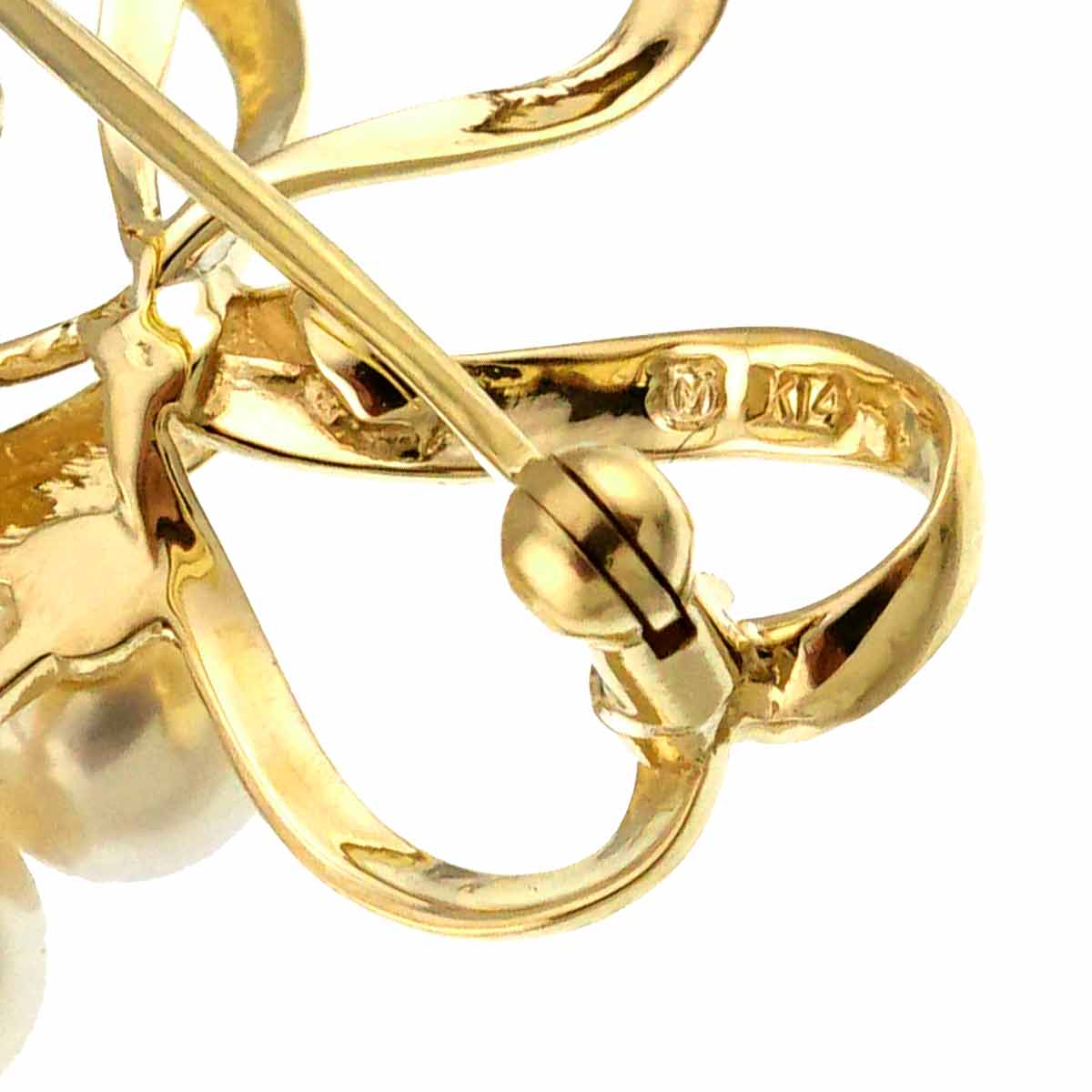 Akoya pearl 5.5-5.3mm Brooch 14K Yellow Gold 585