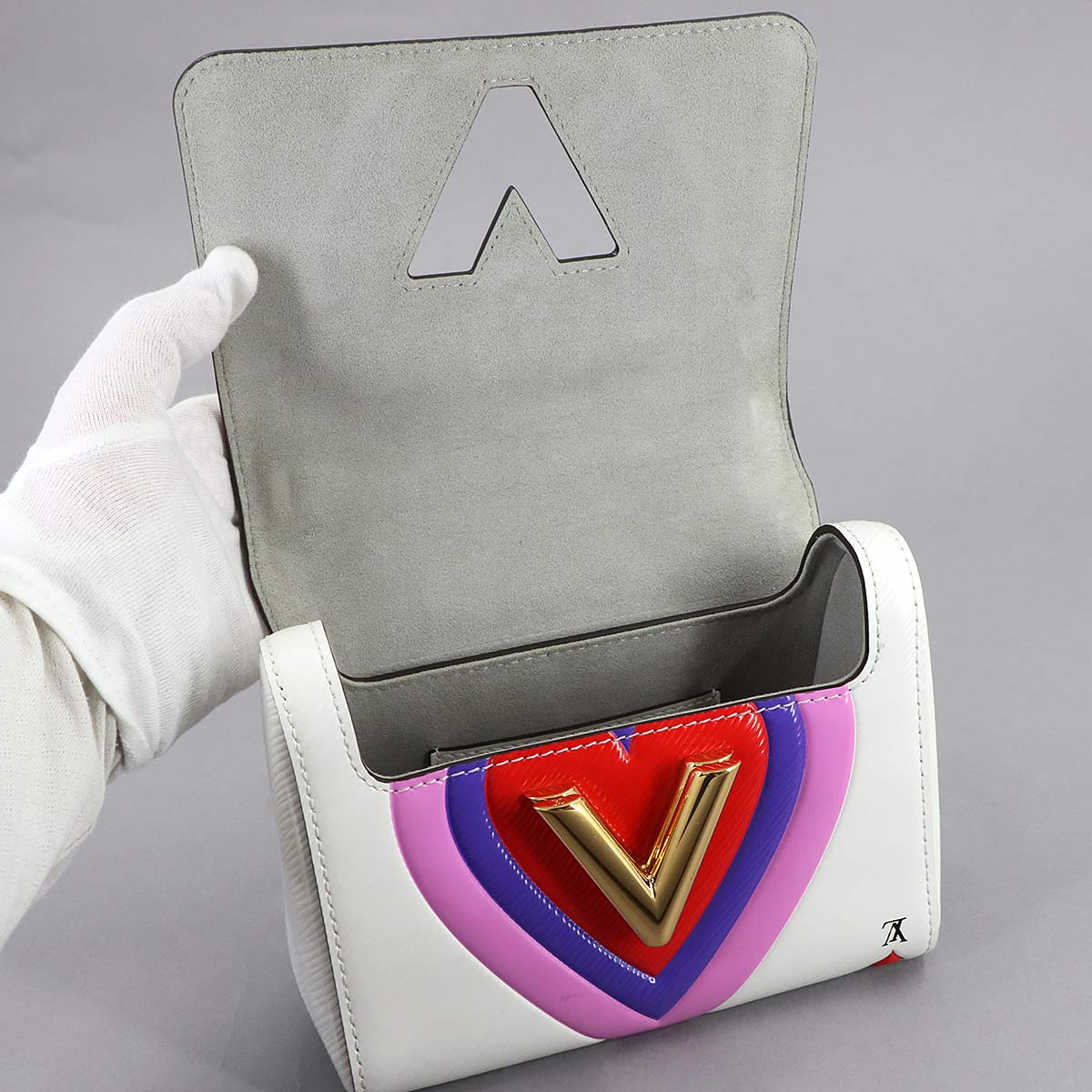 Game On Epi Twist MM Shoulder Bag Leather Blanc M57460