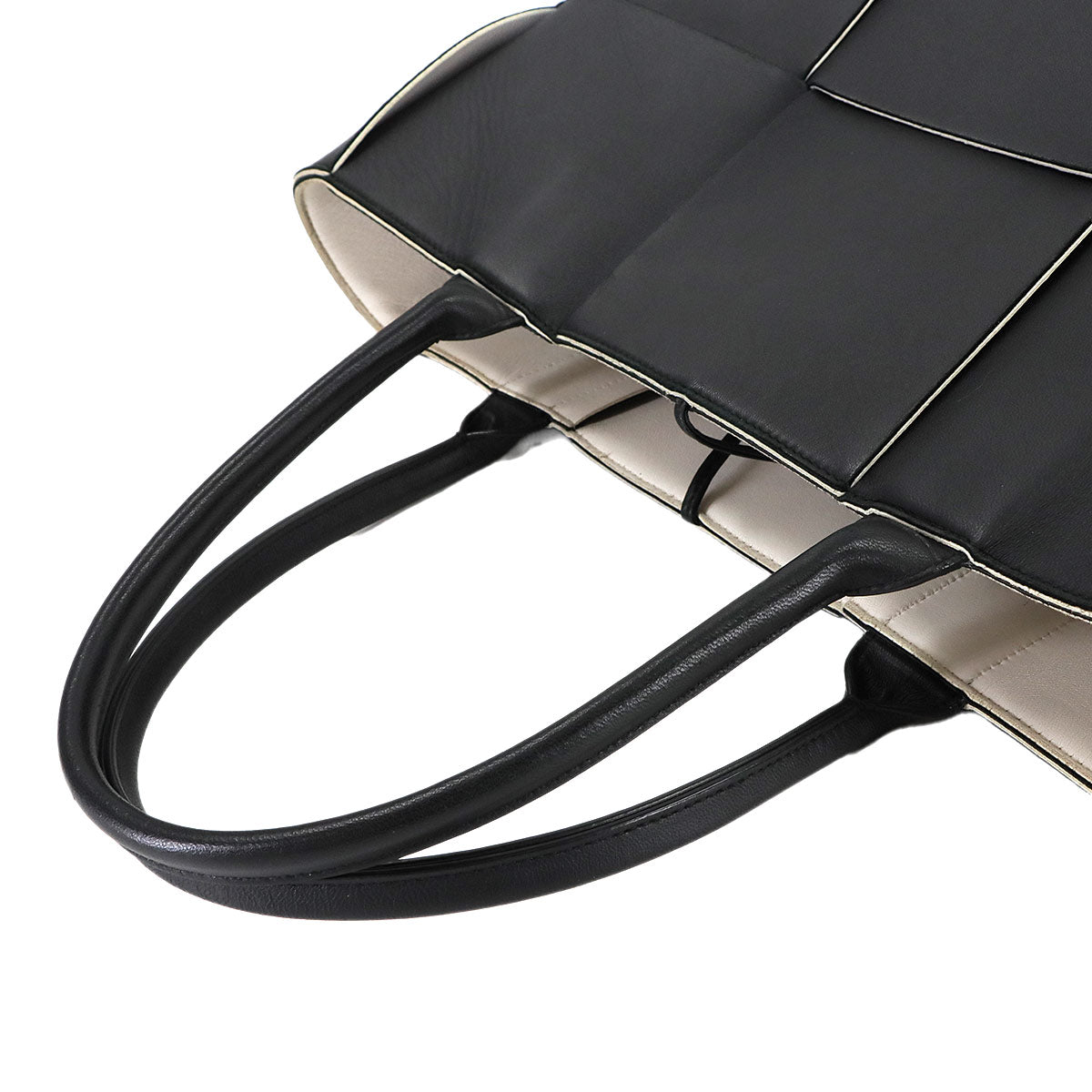 Intrecciato Medium Arco Tote Bag Leather Black