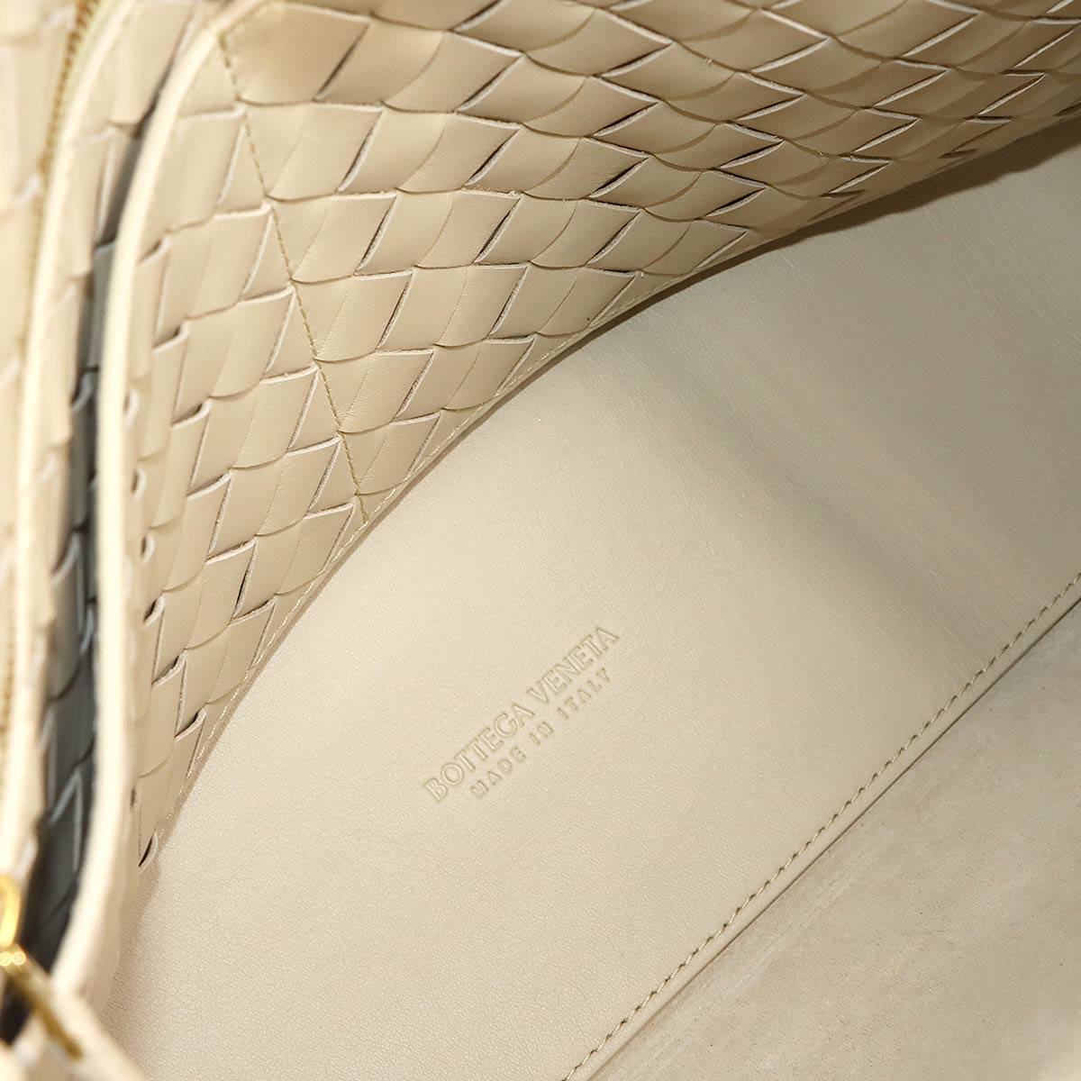 Intrecciato Andiamo Medium Hand Shoulder Bag 810214