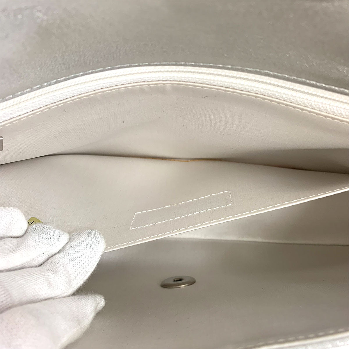 New Travel Line Chocolate Bar Chain Shoulder Bag White A15285