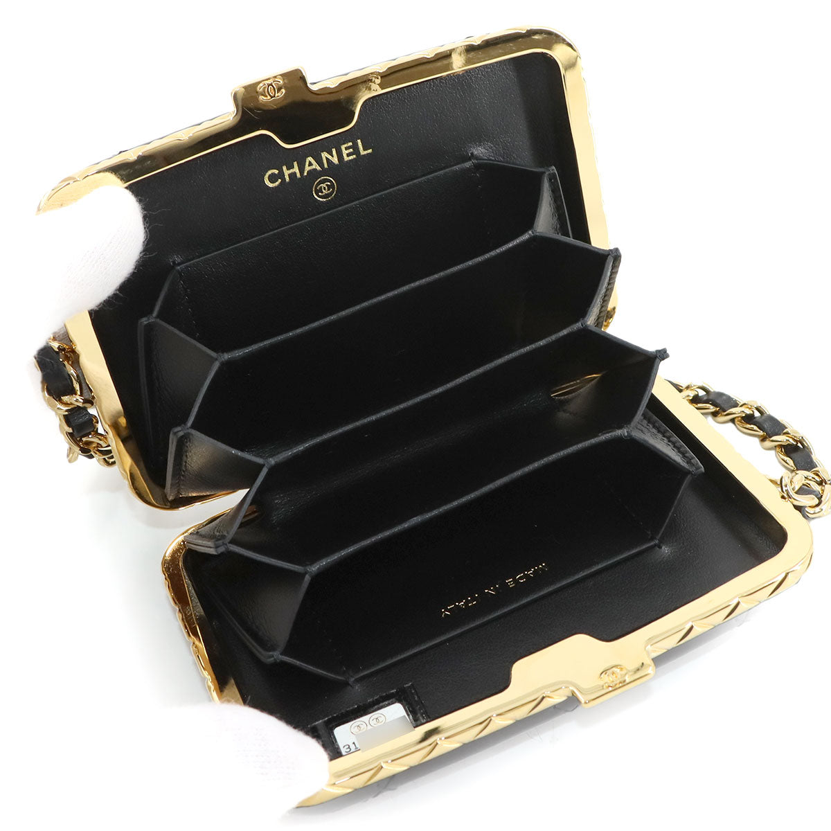 Matelasse Chain Shoulder Card Case Enamel Black AP2242