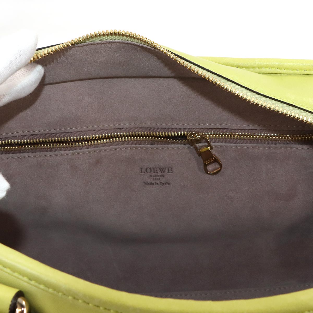 Amazona 28 Hand Bag Leather Lime Anagram Light green Purse