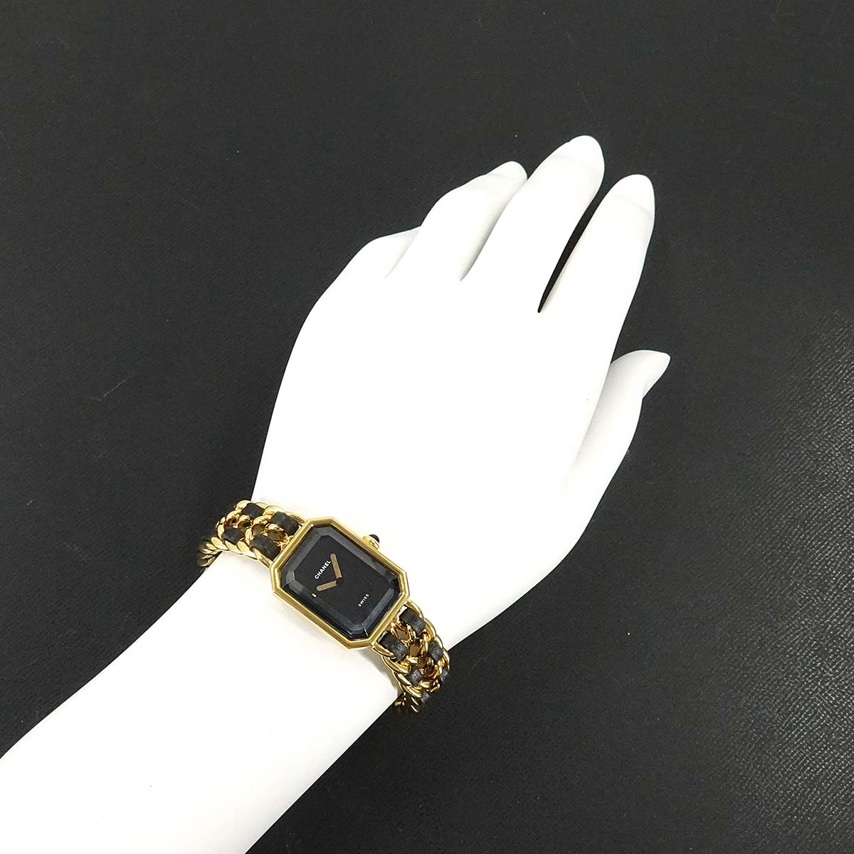 Premiere Size M H0001 Vintage Quartz Black Dial Ladies Watch